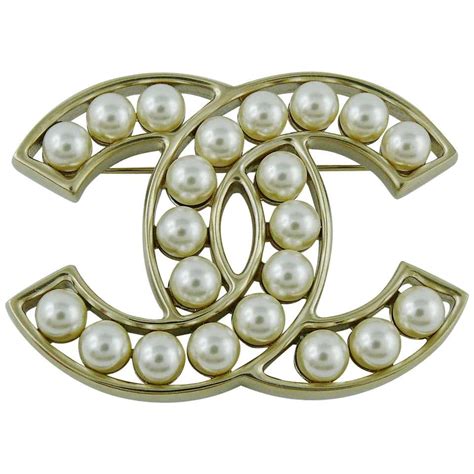 chanel 2017 b pearl chain cc logo brooch on celebrities|Chanel jewellery meaning.